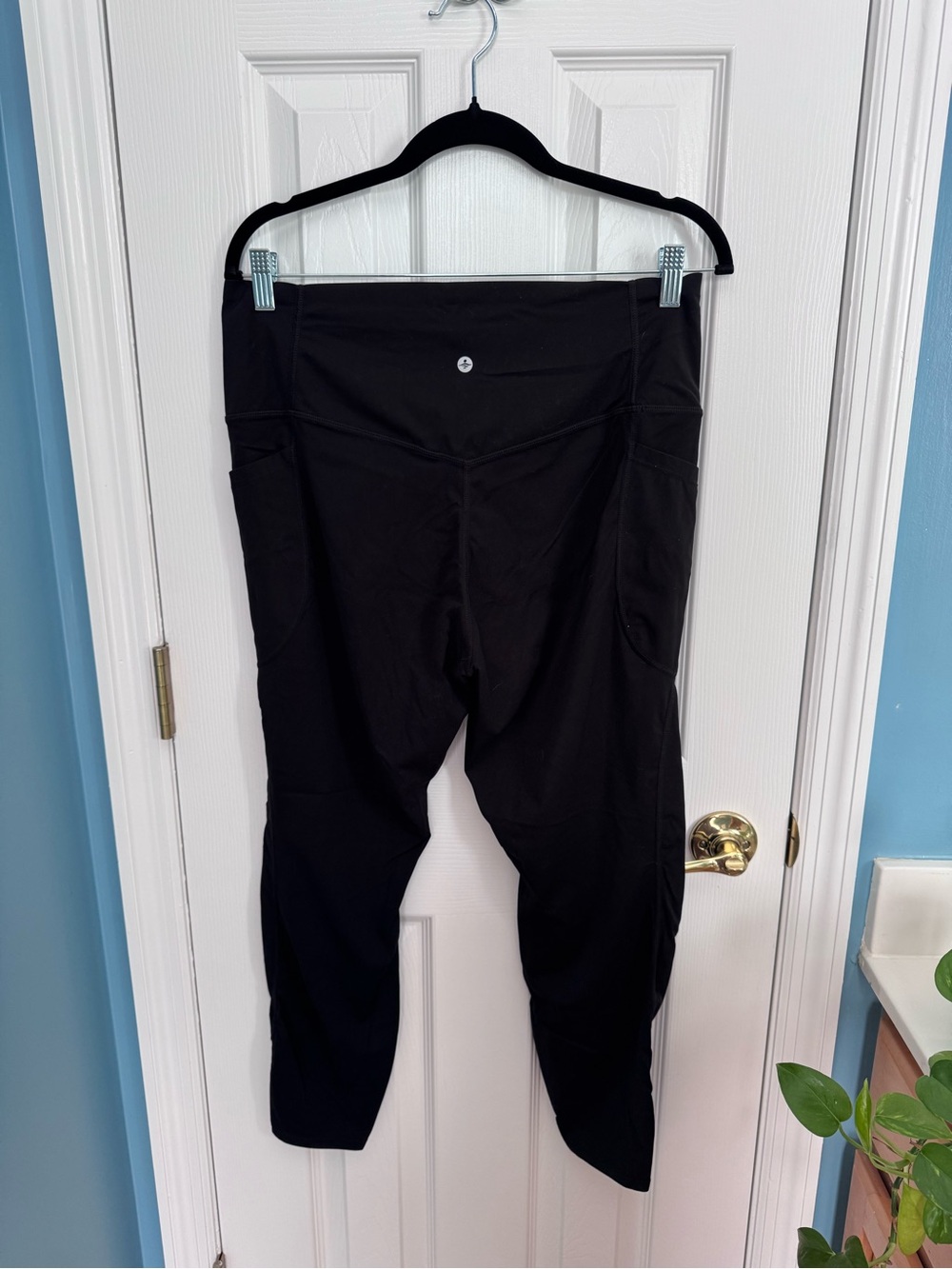 HALARA  High Waist Tummy Control Side Pocket Shaping Leggings In Black - Picture 2 of 3